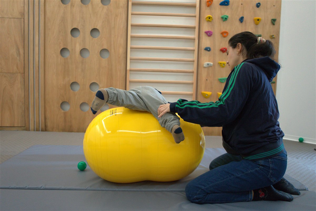 Sessão de terapia ocupacional em ambiente clínico, Trevo Terapias Rio Tinto